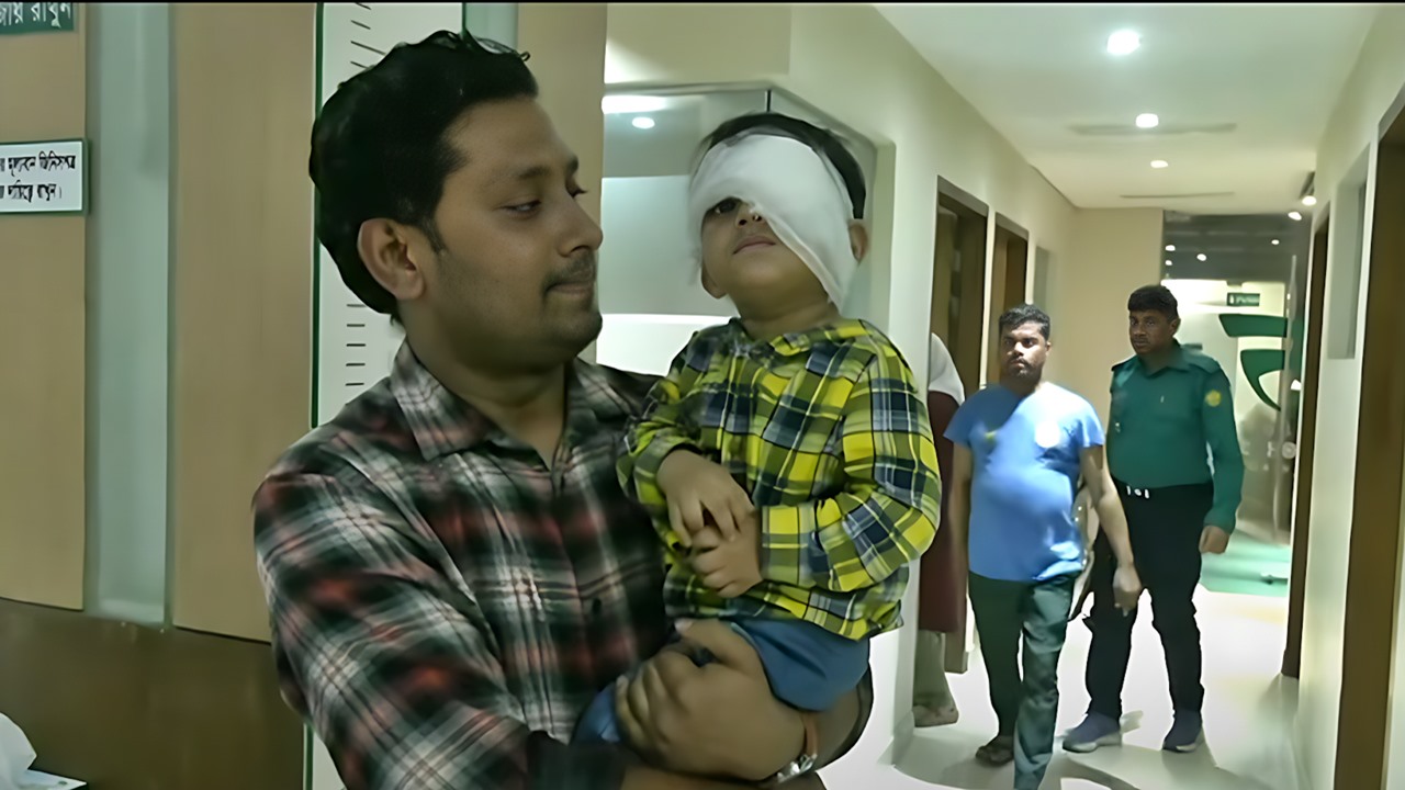 বাম চোখের বদলে চিকিৎসা ডান চোখে, দুঃখ প্রকাশ করে ফের অস্ত্রোপচার