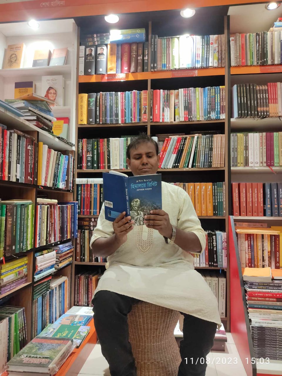 ওভারটাইম আর নাইট বিলের টাকায় গড়া একটি আলোকিত ভবিষ্যতের পাঠাগার”