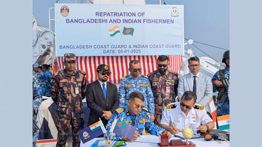 দেশে ফিরলেন ৯০ বাংলাদেশি জেলে, ৯৫ ভারতীয় জেলেকে হস্তান্তর