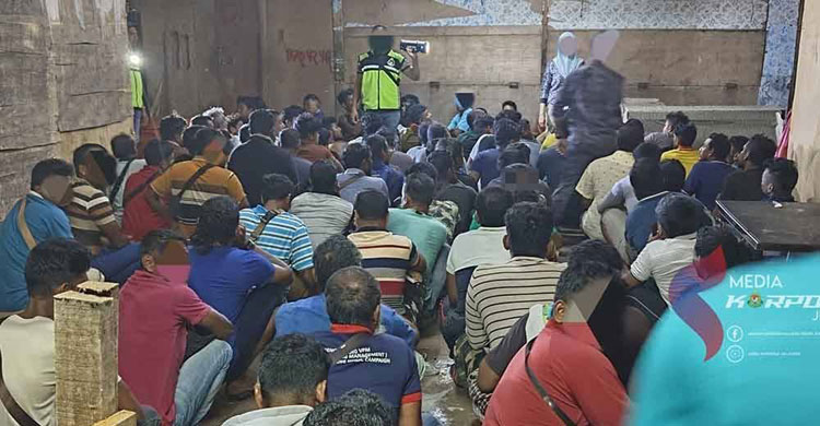 মালয়েশিয়ার জোহর বাহারুতে ইমিগ্রেশনের অভিযানে ৭৭ অবৈধ বাংলাদেশি গ্রেফতার