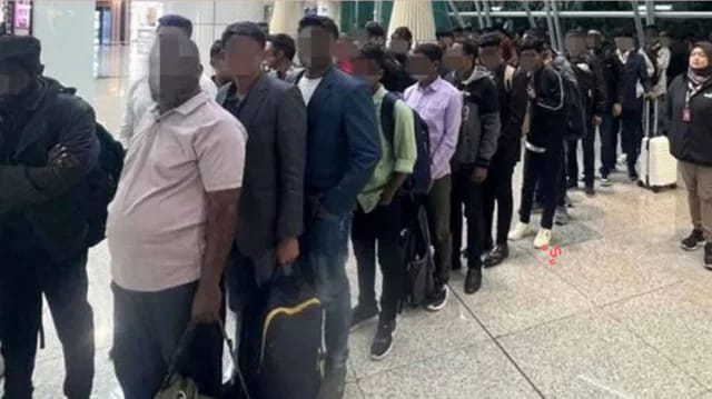 বিমানবন্দর থেকে ৪৫ বাংলাদেশিকে ফেরত মালয়েশিয়ার