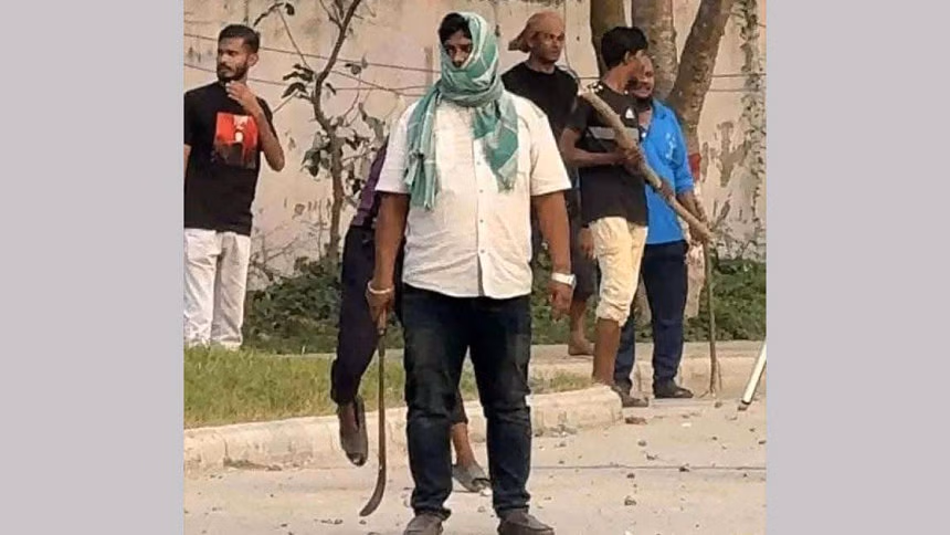 কুয়েট সংঘর্ষ: রামদা হাতের যুবদল নেতাকে বহিষ্কার