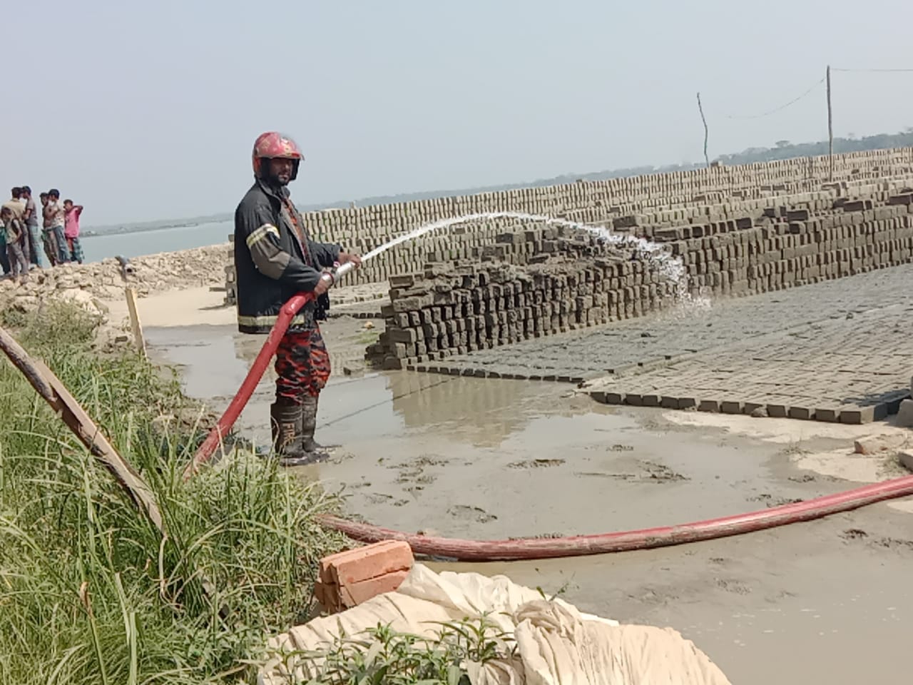 বাউফলে চারটি অবৈধ ইটভাটা গুড়িয়ে দিল ভ্রাম্যমাণ আদালত