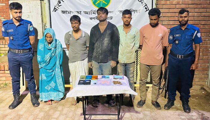 আশুলিয়ায় যৌথ বাহিনীর অভিযানে ইয়াবা ও গাঁজাসহ ৫ জন মাদক ব্যবসায়ী আটক।